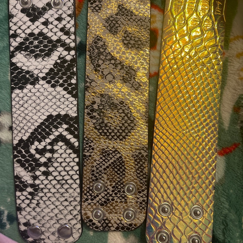 3  bands . Beautiful snap are new .  #bands #discontinued #paparazzi #costume